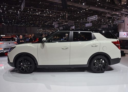 連輪胎都是進口貨,這車1.6t全系柴油動力,有全時四驅