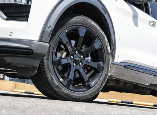 車長5075mm,匹配276馬力 10at,有14個揚聲器,帶你看福特探險者